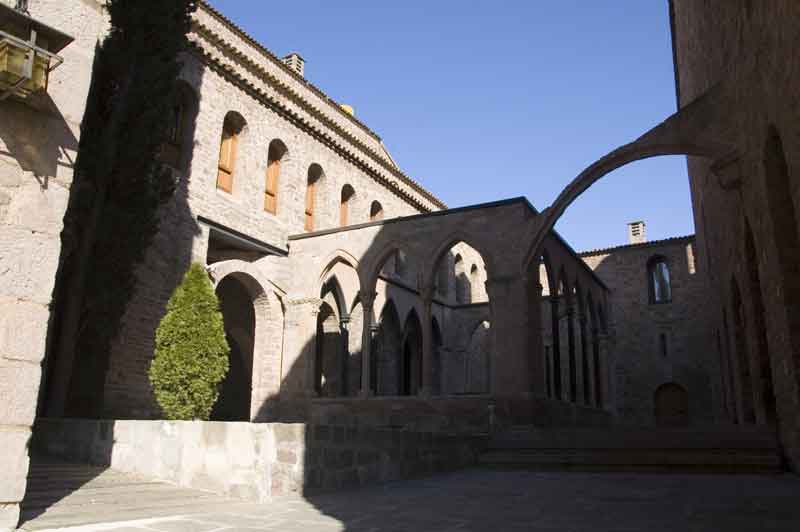 Barcelona - Cardona - castillo y canónica de Sant Vicenc 12 - claustro.jpg